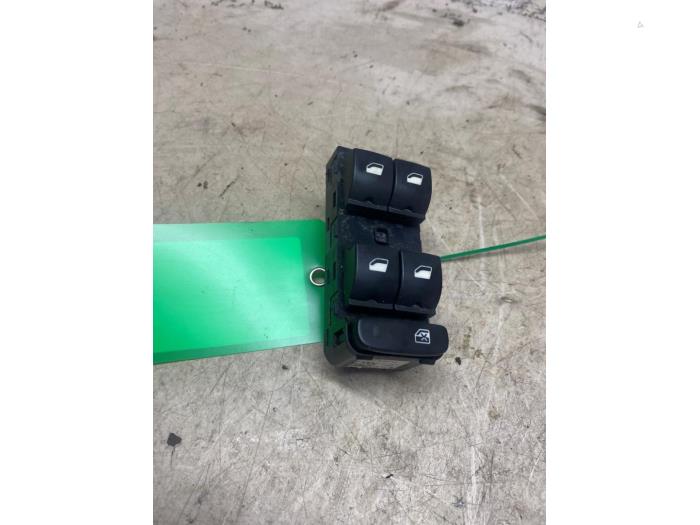 Usados Interruptor de ventanilla eléctrica Citroen C3 (SX/SW) 1.2 Vti 12V PureTech Precio € 30,25 IVA incluido ofrecido por Autosloperij de Turk