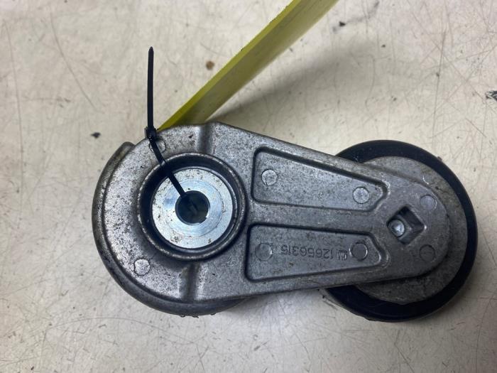 Gebrauchte Spanrolle multiriem Opel Astra K Sports Tourer 1.0 Turbo 12V Preis € 12,10 Mit Mehrwertsteuer angeboten von Autosloperij de Turk