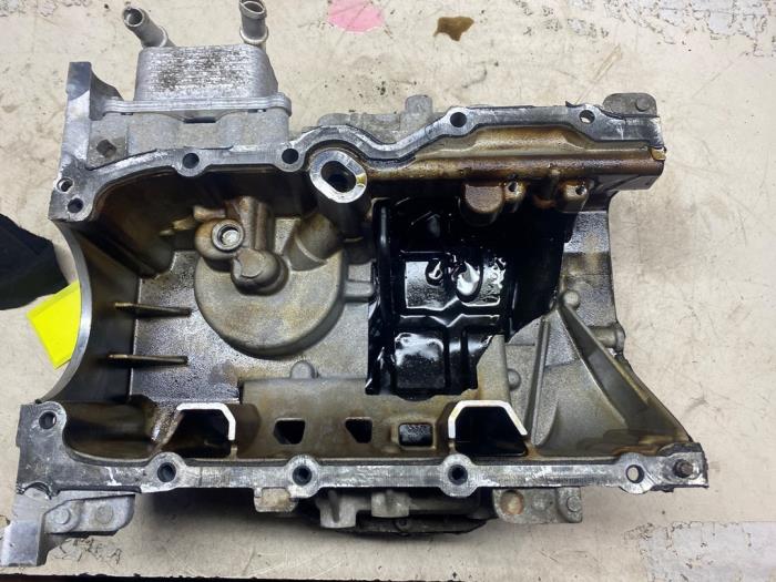 Usagé Couvercle carter Nissan Qashqai (J11) 1.2 DIG-T 16V Prix € 54,45 Prix TTC proposé par Autosloperij de Turk