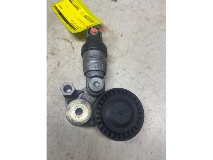 Usados Rodillo tensor correa múltiple Mazda CX-3 (DJ/DK) 2.0 SkyActiv-G 120 AWD Precio € 48,40 IVA incluido ofrecido por Autosloperij de Turk