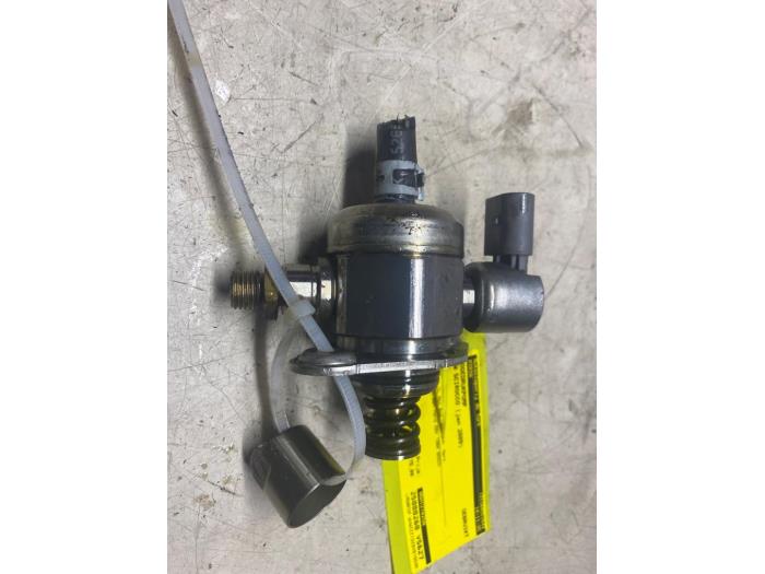 Gebrauchte Hochdruckpumpe Volkswagen Scirocco (137/13AD) 2.0 TSI 16V Preis € 90,75 Mit Mehrwertsteuer angeboten von Autosloperij de Turk