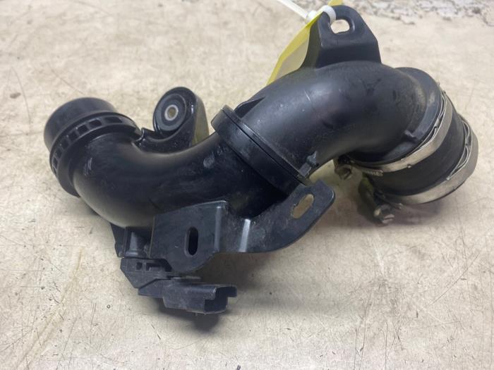Gebrauchte Intercooler Rohr Opel Corsa F (UB/UH/UP) 1.2 Turbo 12V 100 Preis € 24,20 Mit Mehrwertsteuer angeboten von Autosloperij de Turk
