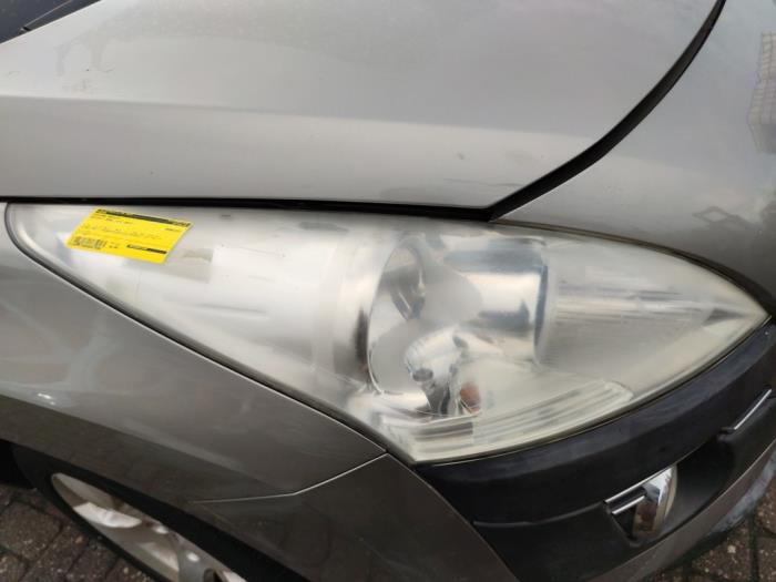 Używane Reflektor prawy Peugeot 3008 I (0U/HU) 1.6 HDiF 16V Cena € 108,90 Z VAT oferowane przez Autosloperij de Turk