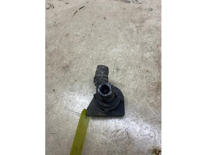 Begagnade Extra vattenpump Volkswagen Golf VI Cabrio (1K) 1.2 TSI Pris € 18,15 Inklusive moms erbjuds av Autosloperij de Turk