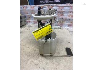 Bensinpump från en Opel Insignia 2.0 CDTI 16V 160 Ecotec 2011