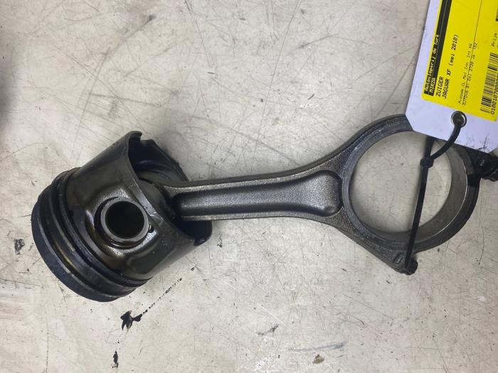 Usagé Piston Jaguar XF (CC9) 2.7 D V6 24V Prix € 30,00 Règlement à la marge proposé par Autosloperij de Turk