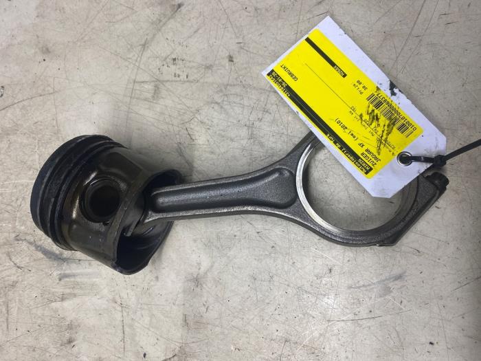 Usagé Piston Jaguar XF (CC9) 2.7 D V6 24V Prix € 30,00 Règlement à la marge proposé par Autosloperij de Turk
