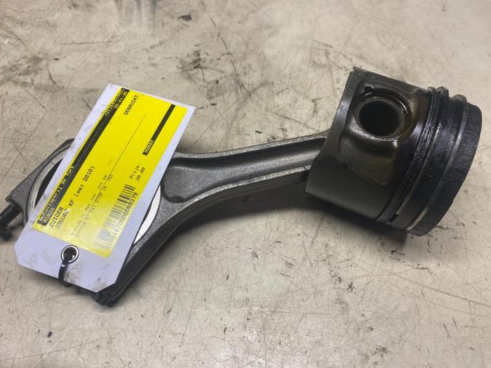 Usados Pistón Jaguar XF (CC9) 2.7 D V6 24V Precio € 30,00 Norma de margen ofrecido por Autosloperij de Turk