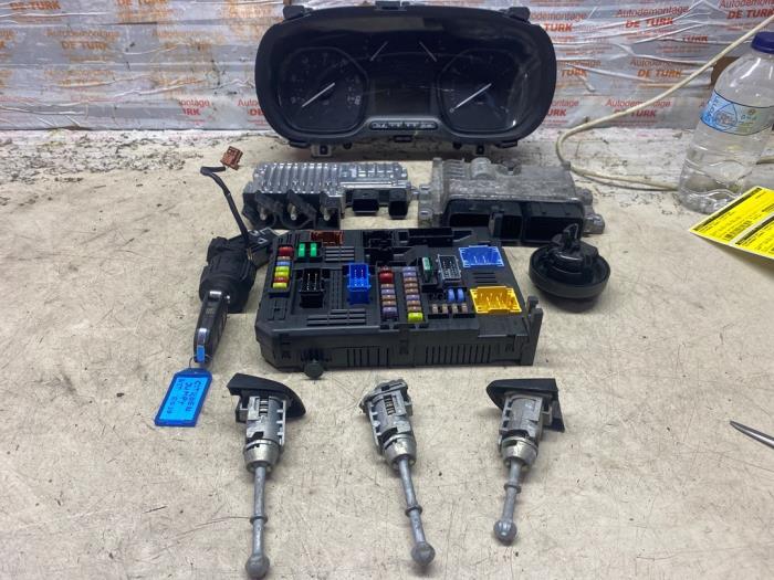 Used Ignition lock + computer Citroen Jumpy 2.0 Blue HDI 120 Price € 302,50 Inclusive VAT offered by Autosloperij de Turk