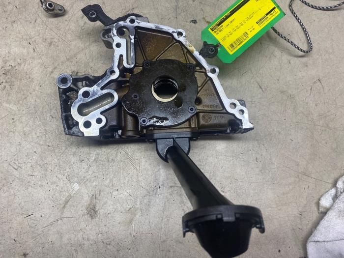 Gebrauchte Ölpumpe Volkswagen Golf VII (AUA) 1.2 TSI 16V Preis € 54,45 Mit Mehrwertsteuer angeboten von Autosloperij de Turk
