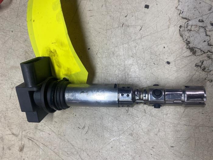 Usados Bobina Volkswagen Polo IV (9N1/2/3) 1.2 Precio € 6,05 IVA incluido ofrecido por Autosloperij de Turk