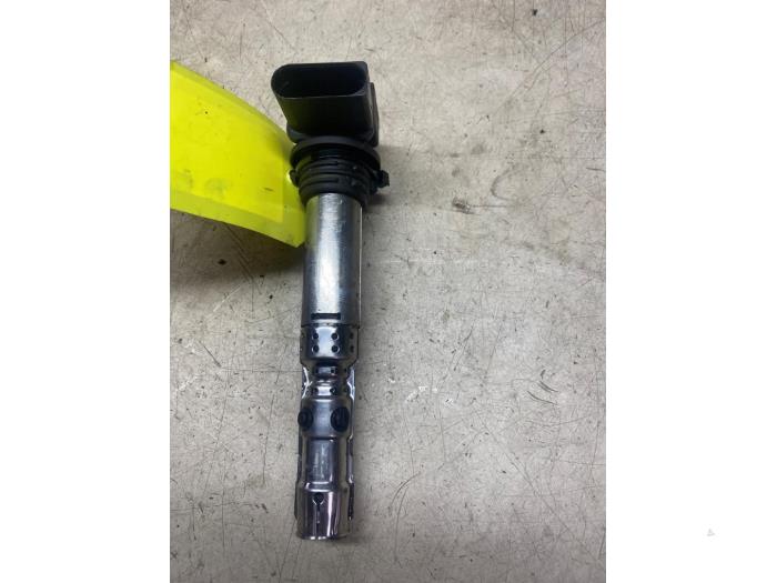 Usados Bobina Volkswagen Polo IV (9N1/2/3) 1.2 Precio € 6,05 IVA incluido ofrecido por Autosloperij de Turk
