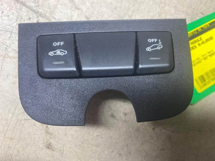 Begagnade Larmmodul Mercedes A (W176) 1.6 A-180 16V Pris € 12,10 Inklusive moms erbjuds av Autosloperij de Turk
