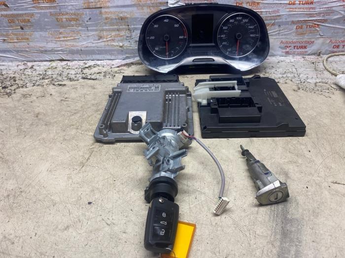 Used Ignition lock + computer Seat Leon (5FB) 2.0 TDI Ecomotive 16V Price € 193,60 Inclusive VAT offered by Autosloperij de Turk