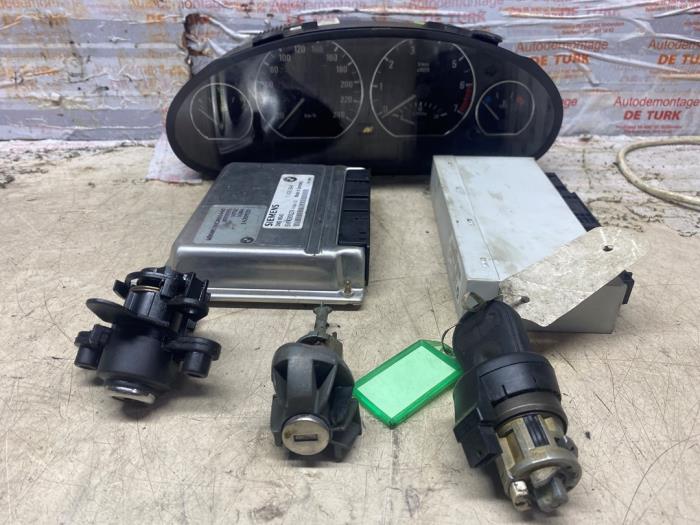 Used Ignition lock + computer BMW 3 serie (E46/4) 320i 24V Price € 145,20 Inclusive VAT offered by Autosloperij de Turk