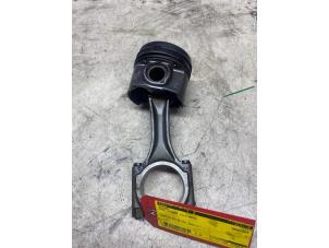 Kolben van een Opel Vivaro 2.0 CDTI 122 2020