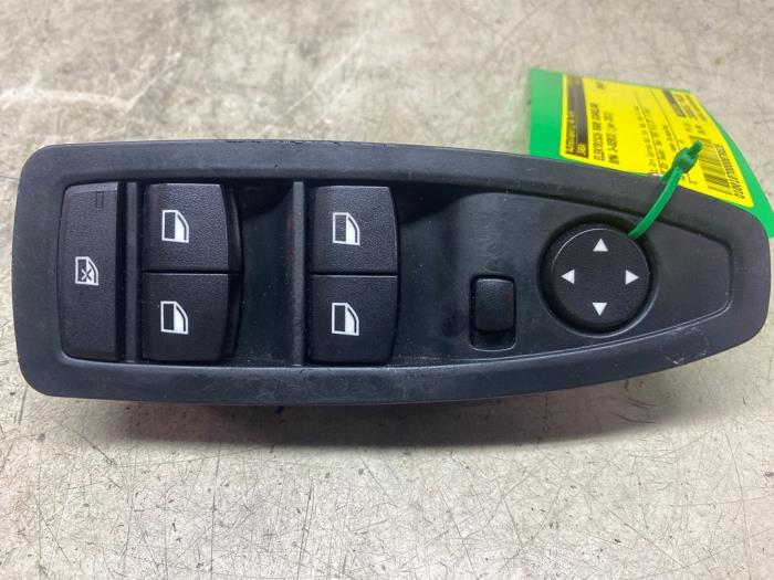 Usados Interruptor de ventanilla eléctrica BMW 3 serie (F30) 328i 2.0 16V Precio € 24,20 IVA incluido ofrecido por Autosloperij de Turk