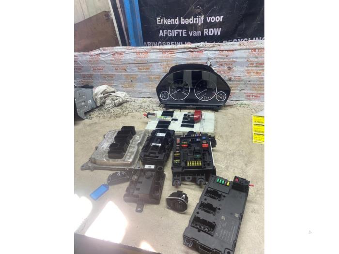 Used Ignition lock + computer BMW 3 serie (F30) 328i 2.0 16V Price € 302,50 Inclusive VAT offered by Autosloperij de Turk