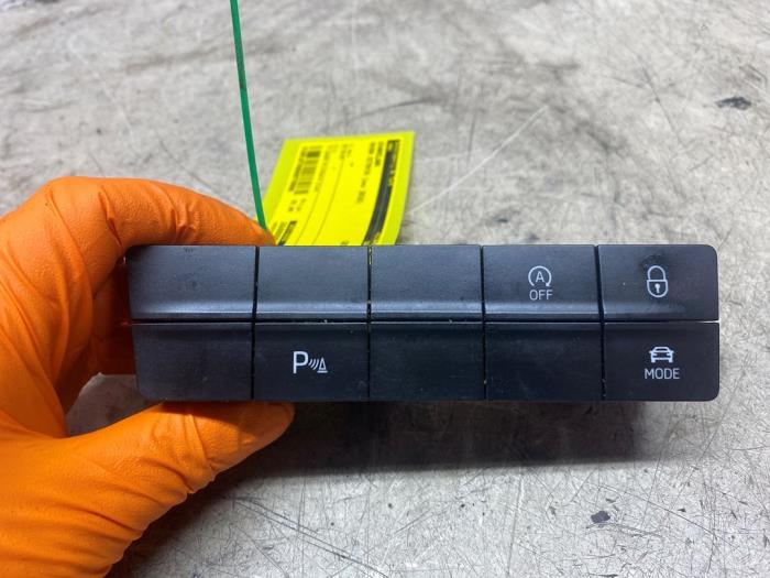 Usados Interruptor Skoda Octavia Combi (5EAC) 1.6 TDI Greenline 16V Precio € 30,25 IVA incluido ofrecido por Autosloperij de Turk
