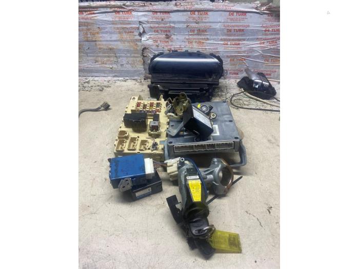 Used Ignition lock + computer Toyota Yaris (P1) 1.0 16V VVT-i Price € 121,00 Inclusive VAT offered by Autosloperij de Turk
