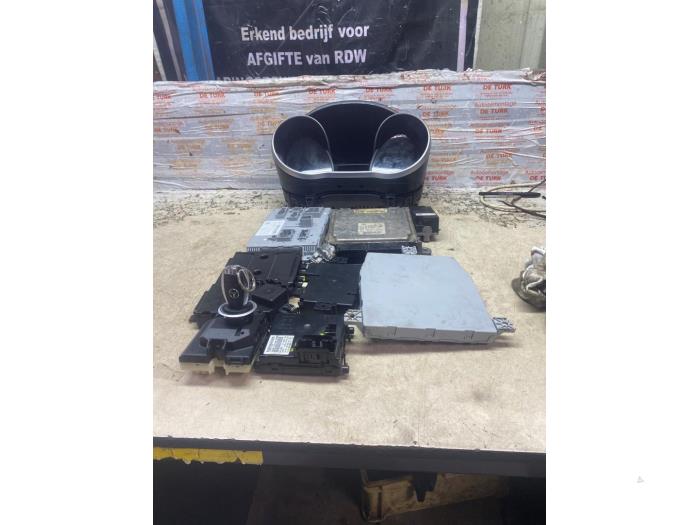 Used Ignition lock + computer Mercedes C (W205) C-220 2.2 CDI BlueTEC, C-220 d 16V Price € 242,00 Inclusive VAT offered by Autosloperij de Turk