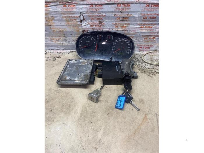 Used Ignition lock + computer Seat Leon (1M1) 1.6 16V Price € 60,50 Inclusive VAT offered by Autosloperij de Turk