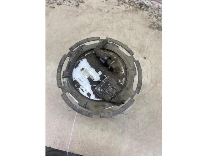 Usagé Pompe essence Nissan Qashqai (J11) 1.2 DIG-T 16V Prix € 54,45 Prix TTC proposé par Autosloperij de Turk