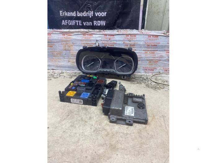 Used Ignition lock + computer Peugeot Expert (V1/VA/VB/VE/VF/VT/VY) 2.0 Blue HDi 120 16V Price € 229,90 Inclusive VAT offered by Autosloperij de Turk