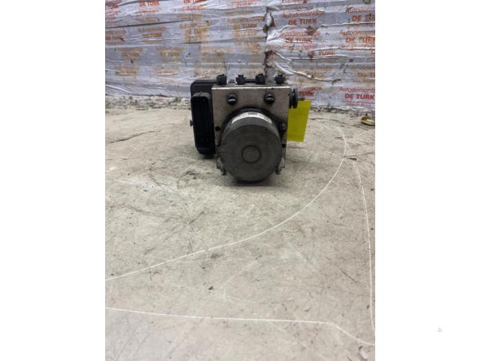 Begagnade ABS-pump Citroen Jumpy 1.5 Blue HDi 100 Pris € 42,35 Inklusive moms erbjuds av Autosloperij de Turk