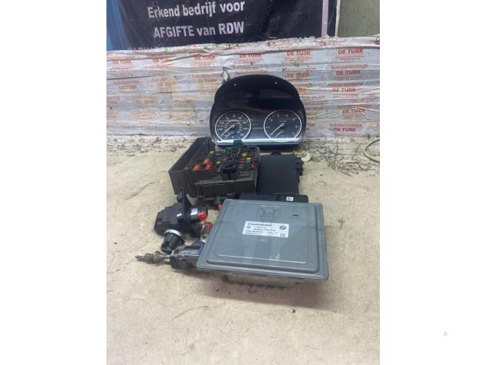 Used Ignition lock + computer BMW 3 serie (E90) 318i 16V Price € 181,50 Inclusive VAT offered by Autosloperij de Turk