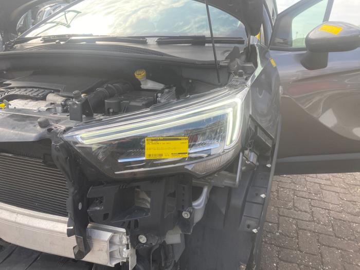 Używane Reflektor lewy Opel Crossland (X) 1.2 Turbo 12V Cena € 199,65 Z VAT oferowane przez Autosloperij de Turk