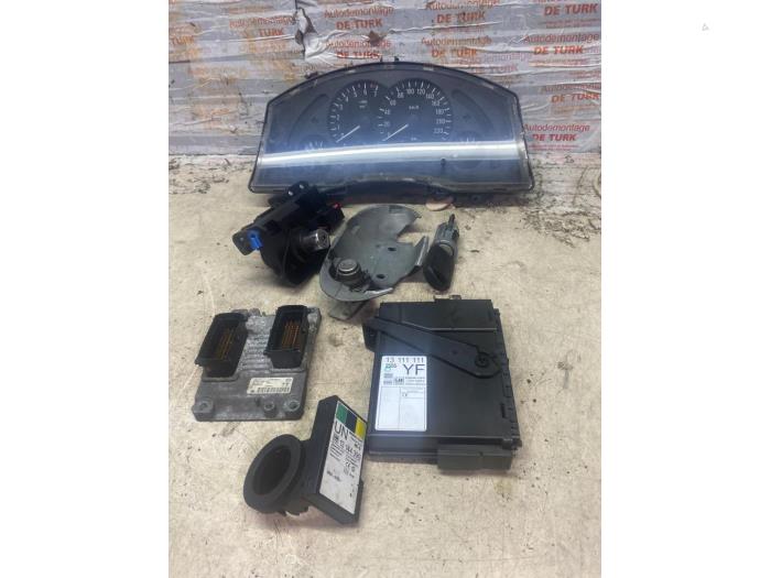 Used Ignition lock + computer Opel Meriva (A) 1.4 16V Twinport Price € 121,00 Inclusive VAT offered by Autosloperij de Turk
