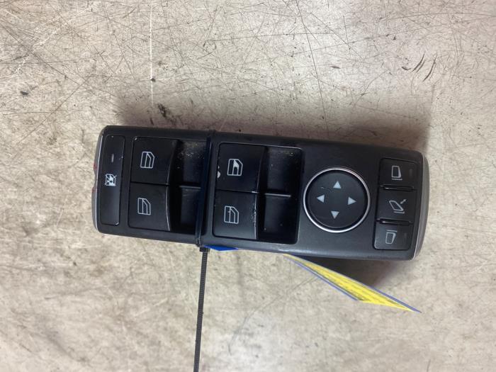 Usados Interruptor de ventanilla eléctrica Mercedes E (W212) E-220 CDI 16V BlueEfficiency Precio € 30,25 IVA incluido ofrecido por Autosloperij de Turk