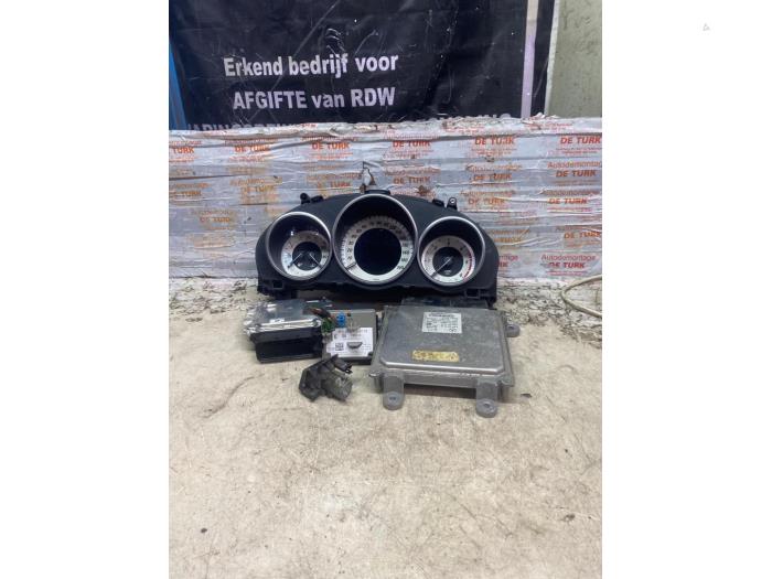 Used Ignition lock + computer Mercedes E (W212) E-220 CDI 16V BlueEfficiency Price € 181,50 Inclusive VAT offered by Autosloperij de Turk
