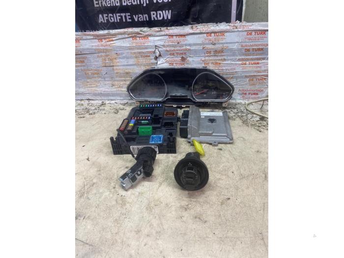 Used Ignition lock + computer Peugeot 208 I (CA/CC/CK/CL) Price € 121,00 Inclusive VAT offered by Autosloperij de Turk