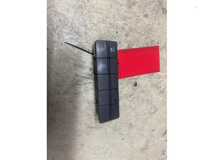 Usados Interruptor Skoda Octavia Combi (5EAC) 1.6 TDI Greenline 16V Precio € 30,25 IVA incluido ofrecido por Autosloperij de Turk