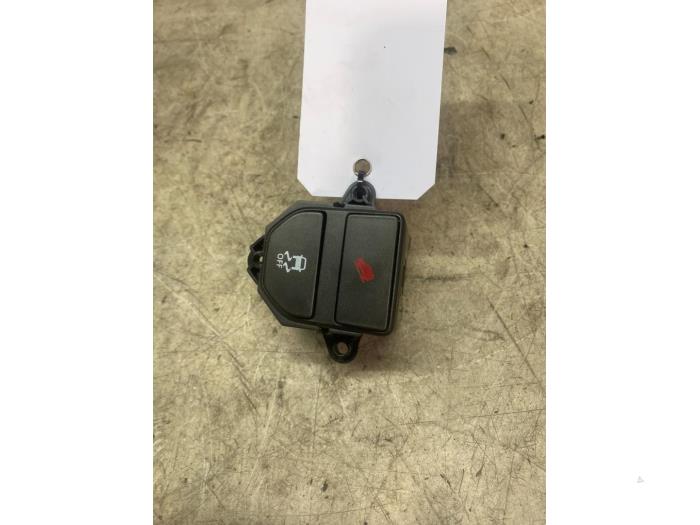 Używane Przelacznik ESP Landrover Range Rover Evoque (LVJ/LVS) 2.2 SD4 16V Cena € 24,20 Z VAT oferowane przez Autosloperij de Turk