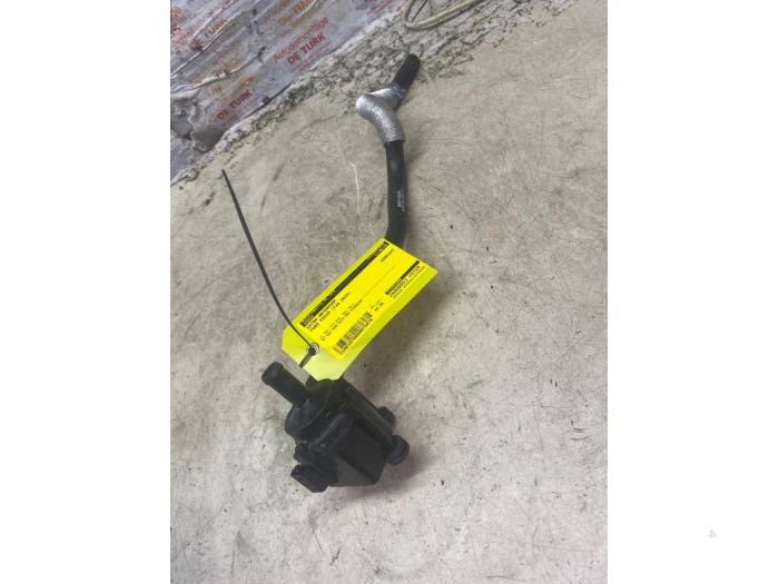 Begagnade Extra vattenpump Ford Focus 3 1.0 Ti-VCT EcoBoost 12V 125 Pris € 72,60 Inklusive moms erbjuds av Autosloperij de Turk