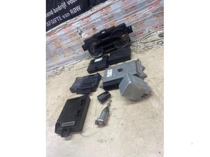 Used Ignition lock + computer Renault Captur I (2R) 0.9 Energy TCE 12V Price € 145,20 Inclusive VAT offered by Autosloperij de Turk