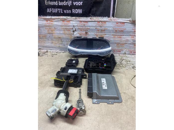 Used Ignition lock + computer Renault Clio V (RJAB) 1.0 TCe 90 12V Price € 242,00 Inclusive VAT offered by Autosloperij de Turk