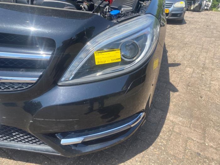 Używane Reflektor lewy Mercedes B (W246/W242) 1.6 B-200 BlueEFFICIENCY Turbo 16V Cena € 399,30 Z VAT oferowane przez Autosloperij de Turk