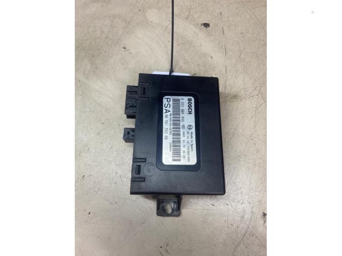 Usados Módulo PDC Peugeot 407 SW (6E) 2.0 16V Precio € 48,40 IVA incluido ofrecido por Autosloperij de Turk