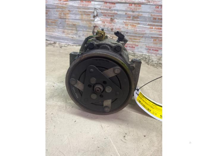 Usagé Pompe clim Peugeot 407 SW (6E) 2.0 16V Prix € 36,30 Prix TTC proposé par Autosloperij de Turk