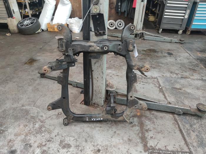 Used Subframe Opel Zafira (M75) 1.6 16V Price € 60,50 Inclusive VAT offered by Autosloperij de Turk