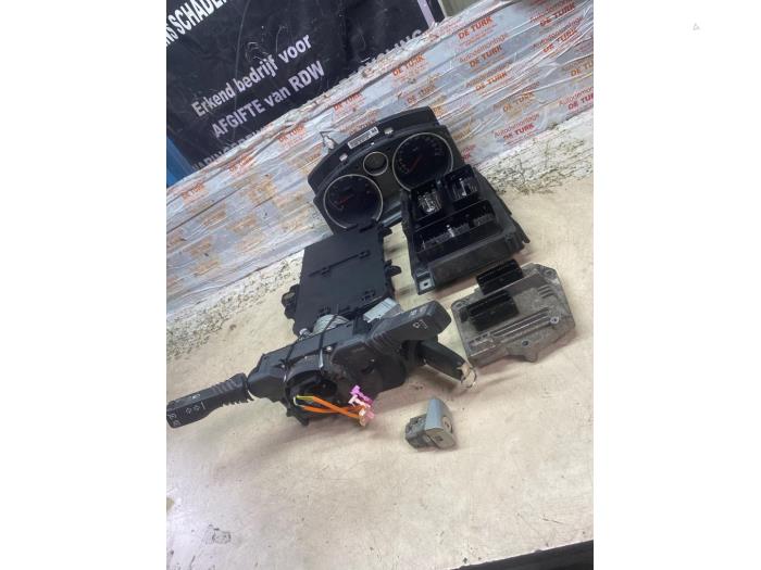 Used Ignition lock + computer Opel Zafira (M75) 1.6 16V Price € 121,00 Inclusive VAT offered by Autosloperij de Turk