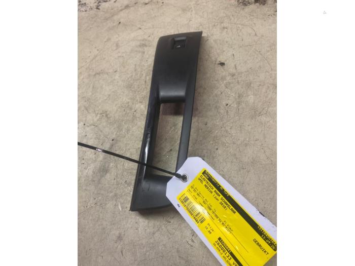Usados Interruptor de ventanilla eléctrica Opel Meriva (B) 1.4 16V Ecotec Precio € 12,10 IVA incluido ofrecido por Autosloperij de Turk