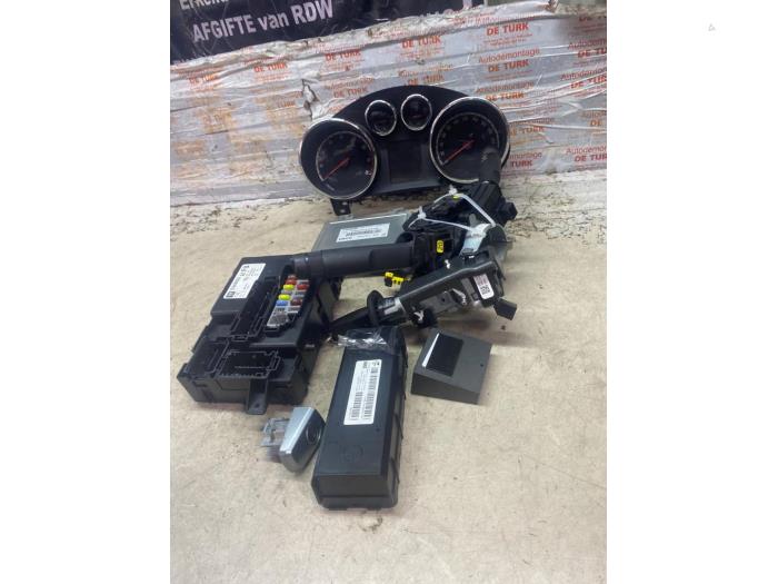 Used Ignition lock + computer Opel Meriva (B) 1.4 16V Ecotec Price € 181,50 Inclusive VAT offered by Autosloperij de Turk