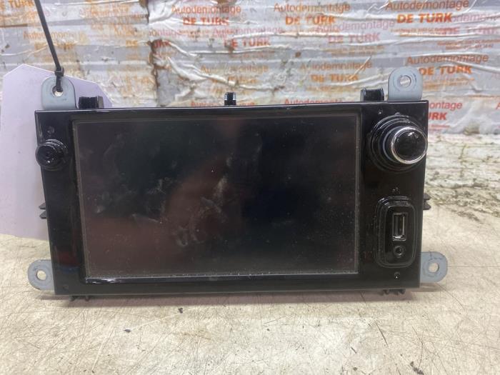 Gebrauchte Navigation Display Renault Clio IV (5R) 0.9 Energy TCE 90 12V Preis € 145,20 Mit Mehrwertsteuer angeboten von Autosloperij de Turk