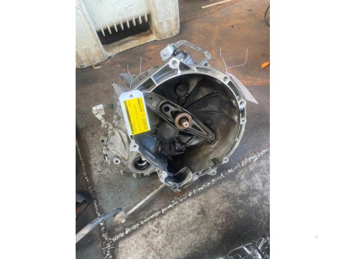 Getriebe van een MINI Mini (F55) 1.2 12V One First 2016