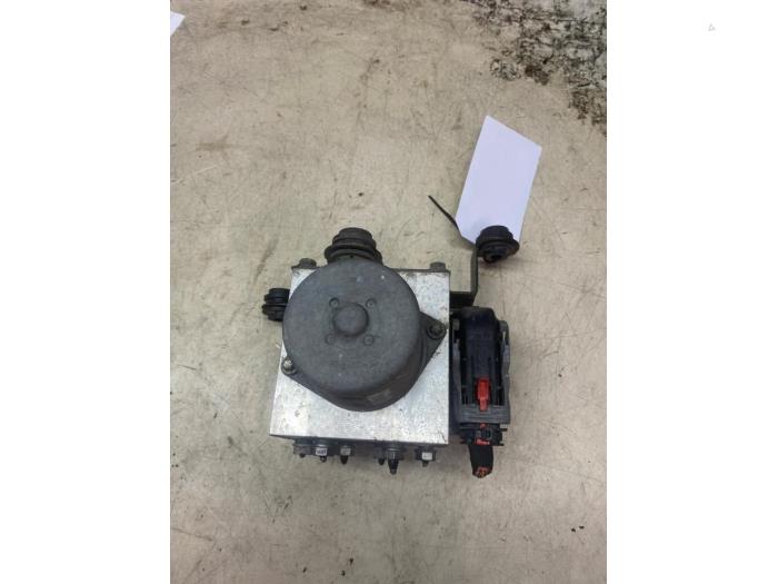 Begagnade ABS-pump Volkswagen Tiguan (5N1/2) 1.4 TSI 16V Pris € 242,00 Inklusive moms erbjuds av Autosloperij de Turk